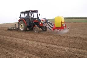 APfrICATEUR / PULVERISATEUR