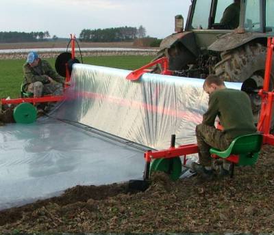 machines pour recouvrir les frantes de feuilles et d'agrotextiles